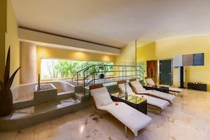 https://www.palmarbeachresortandspa.com.mx/galleries/Spa/Spa Hydrotherapy area.webp